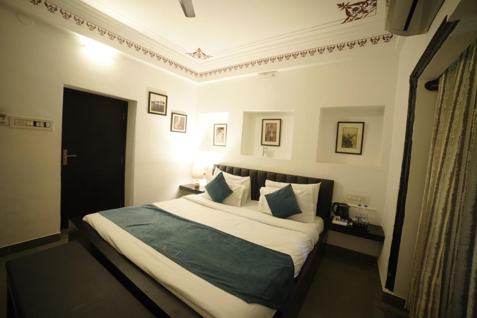 Hotel Udai Niwas By The Lake Udaipur Exterior foto