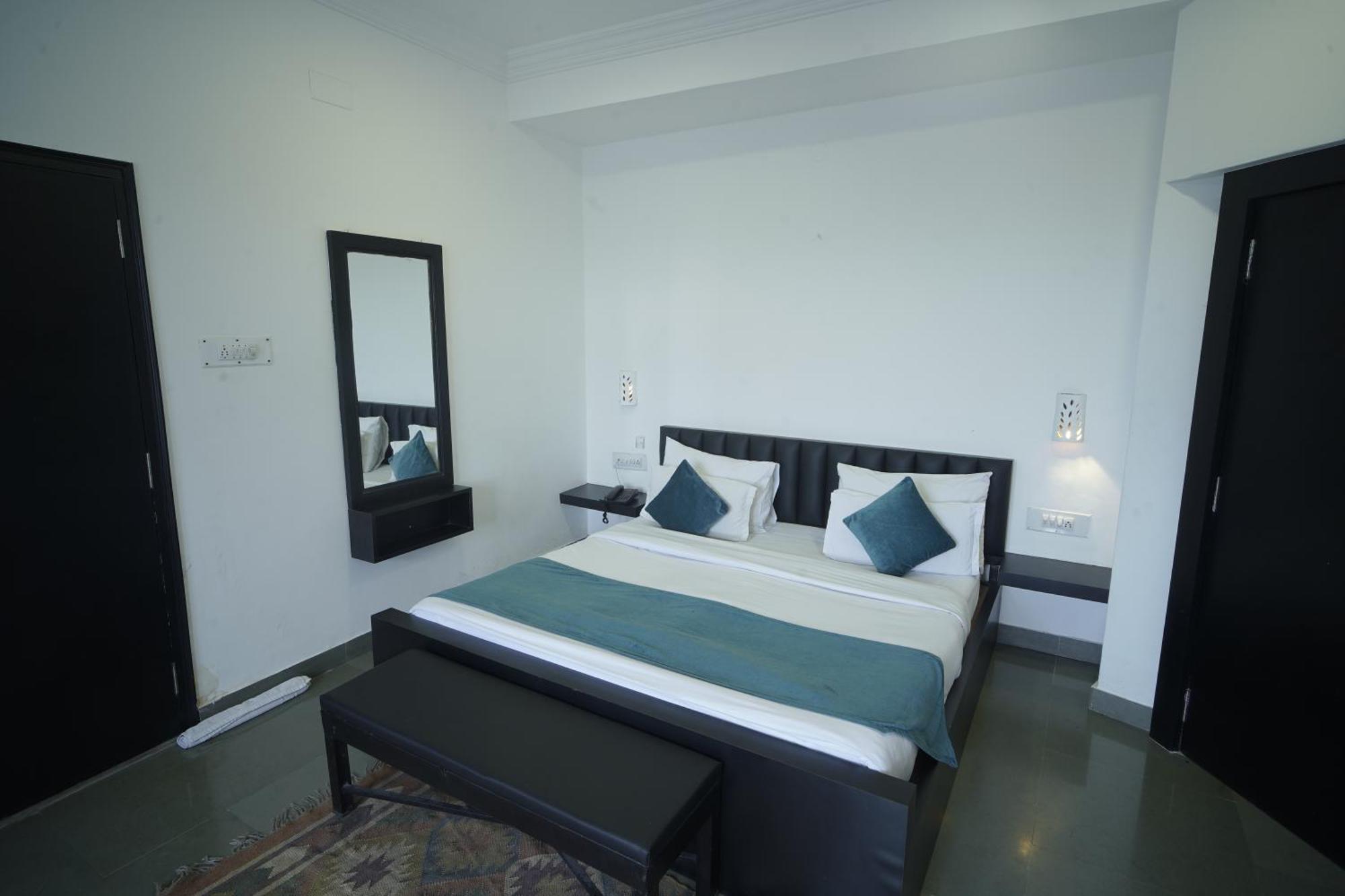 Hotel Udai Niwas By The Lake Udaipur Exterior foto