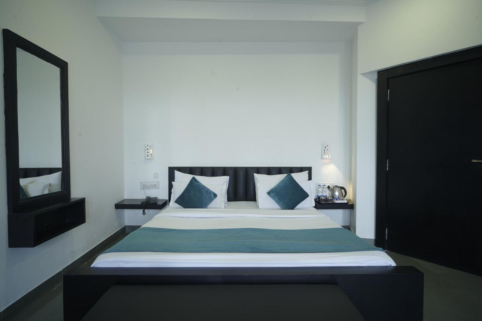 Hotel Udai Niwas By The Lake Udaipur Exterior foto