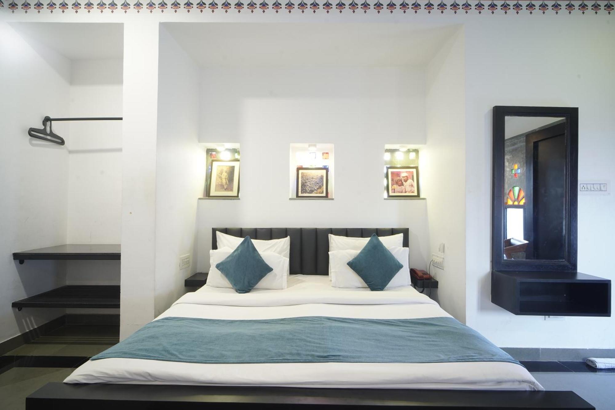Hotel Udai Niwas By The Lake Udaipur Exterior foto